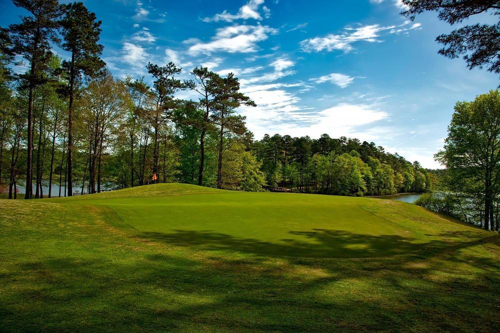 Järjestä pääsiäismunajahti golf-kentällä